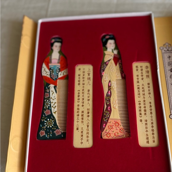 Vintage Hand Painted Princess Comb Set Changzhou China Gift for Mom Daughter - Picture 6 of 10